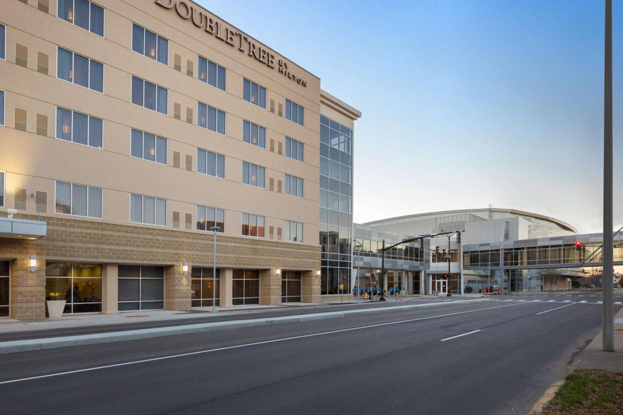 Doubletree By Hilton Evansville Exterior photo